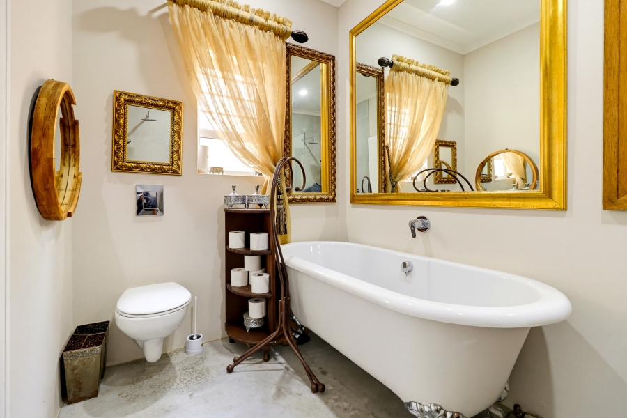 2 Bedroom Property for Sale in Harbour Island Western Cape